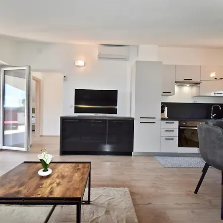 House With Sea View And Bbq Grill Holiday home