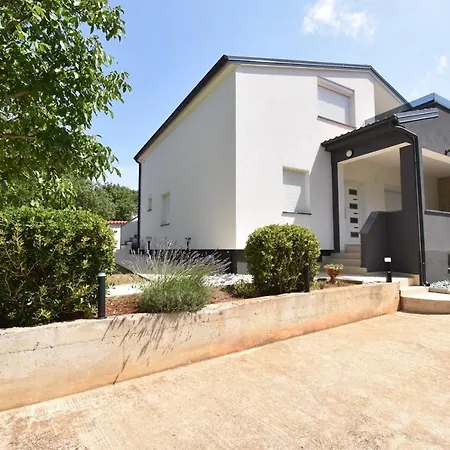 Holiday home House With Sea View And Bbq Grill
